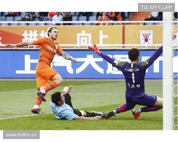 山东泰山防守老辣表现稳定性面临考验,近期防守端失误逐步反映对赛季走势的影响 山东泰山防守老辣表现稳定性面临考验,近期防守端失误逐步反映对赛季走势的影响