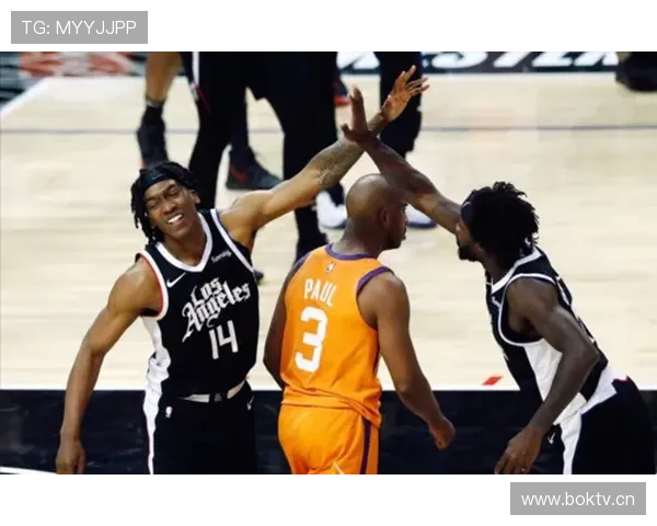 在防守压迫下卡塞米罗与弗雷德防守强度出现分散趋势