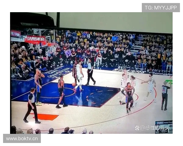 沃尔挡拆牵制约基奇，为队友创造外线空位